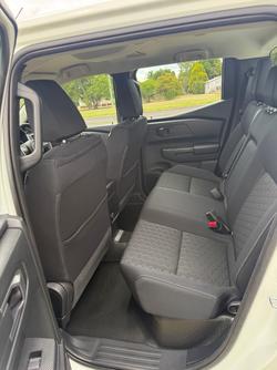 2026 NISSAN NAVARA SL