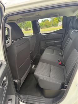 2026 NISSAN NAVARA SL