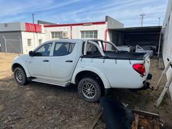 2011 MITSUBISHI
TRITON GLR