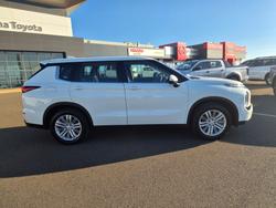 2024 MITSUBISHI OUTLANDER White