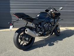 2025 Yamaha YZF-R1 Black