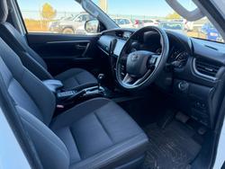 2025 Toyota Prado VX White