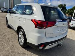 2020 MITSUBISHI Outlander ES