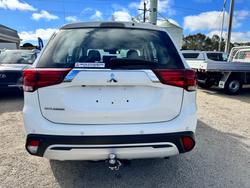 2020 MITSUBISHI Outlander ES