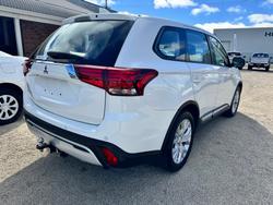 2020 MITSUBISHI Outlander ES