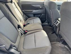 2020 MITSUBISHI Outlander ES