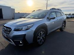 2022 Subaru
Outback AWD Touring