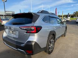 2022 Subaru
Outback AWD Touring