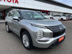 2022 MITSUBISHI OUTLANDER ES 7 SEAT (2WD)