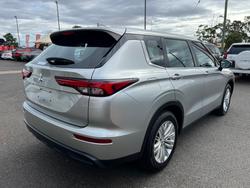 2022 MITSUBISHI OUTLANDER ES 7 SEAT (2WD)