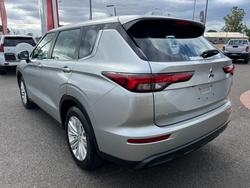 2022 MITSUBISHI OUTLANDER ES 7 SEAT (2WD)
