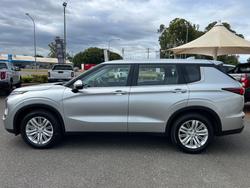 2022 MITSUBISHI OUTLANDER ES 7 SEAT (2WD)
