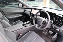 2024 Lexus
RX500H RX500H F Sport Performance 2.4L T Hybrid Automatic Wagon 0F37330 001