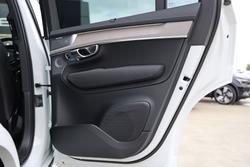 2025 Volvo XC90 Ultra B5 Dark