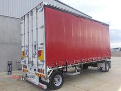 2009 Krueger 10 Pallet Dog Curtainsider