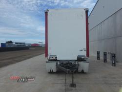 2009 Krueger 10 Pallet Dog Curtainsider