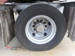 2009 Krueger 10 Pallet Dog Curtainsider