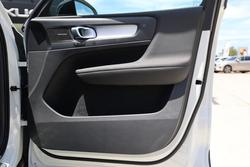 2025 Volvo XC40 Ultra B4 Dark