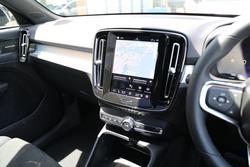 2025 Volvo XC40 Ultra B4 Dark