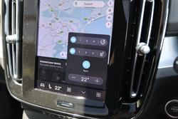 2025 Volvo XC40 Ultra B4 Dark