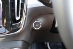 2025 Volvo XC40 Ultra B4 Dark