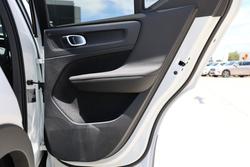 2025 Volvo XC40 Ultra B4 Dark