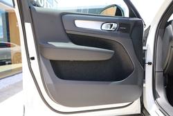 2025 Volvo XC40 Ultra B4 Dark