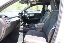 2025 Volvo XC40 Ultra B4 Dark