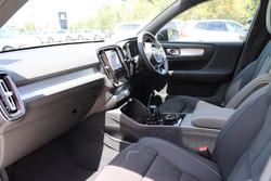 2025 Volvo XC40 Ultra B4 Dark