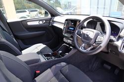 2025 Volvo XC40 Ultra B4 Dark