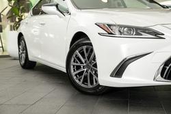 2025 Lexus ES 300h Luxury AXZH10R White