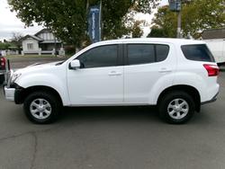 2021 ISUZU MU-X LS-M (4x4)