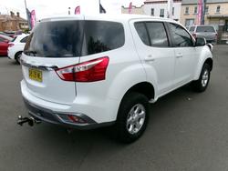 2021 ISUZU MU-X LS-M (4x4)