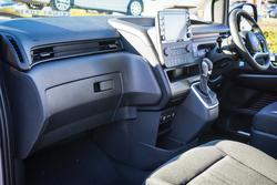 2025 Hyundai
                STARIA 