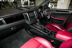 2016 Porsche
Macan S