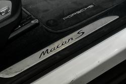 2016 Porsche
Macan S
