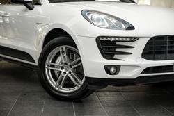 2016 Porsche
Macan S