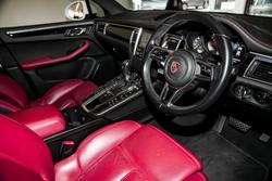 2016 Porsche
Macan S