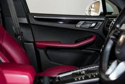 2016 Porsche
Macan S