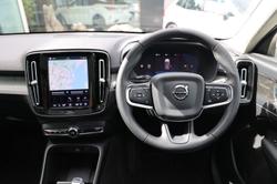 2023 Volvo XC40 Ultimate B4 Bright