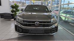 2025 VOLKSWAGEN
                Touareg R-LINE