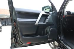 2020 Toyota
Prado Prado Kakadu 2.8L T Diesel Automatic Wagon 4277430 004