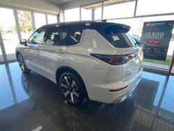 2025 MITSUBISHI Outlander EXCEED TOURER