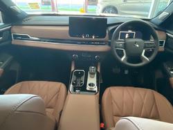 2025 MITSUBISHI
Outlander EXCEED TOURER