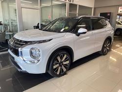 2025 MITSUBISHI
Outlander EXCEED TOURER