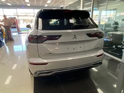2025 MITSUBISHI
Outlander EXCEED TOURER