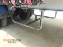 2010 Vawdrey 22 Pallet Curtainsider Road Train Lead