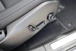 2025 Volvo XC60 Plus T8 Plug-In Hybrid Dark