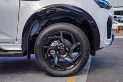 2026 Isuzu MU-X X-TERRAIN