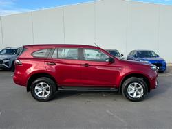 2025 Isuzu
MU-X LS-M